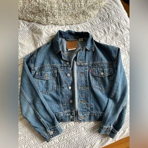 Levi’s 90s cropped denim trucker jacket